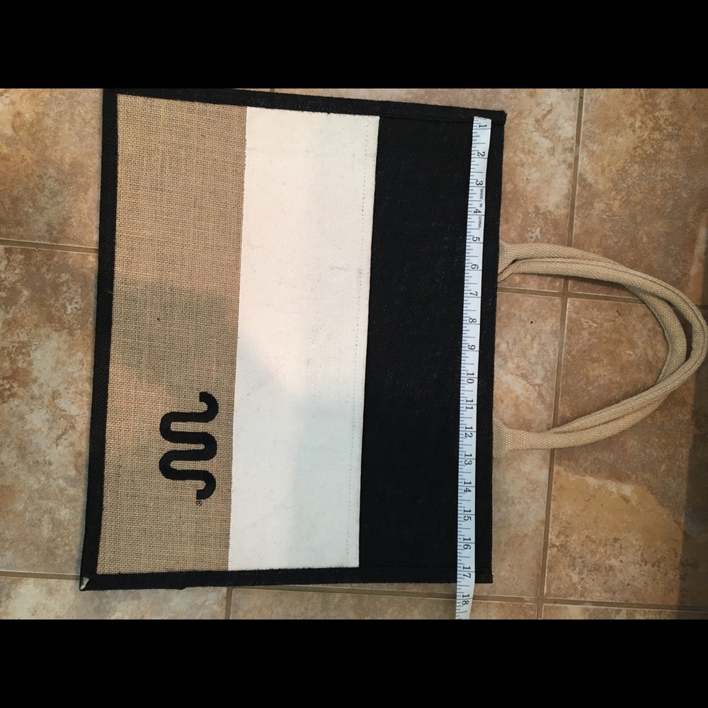 Stylish Black and Tan Satchel - Picture 6 of 8